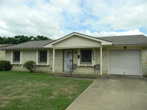 3204 Pacesetter Drive, Dallas, TX 75241