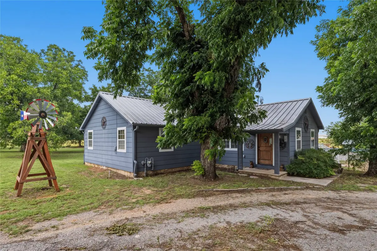 304 N Victor Street, Comanche, TX 76442 - #1