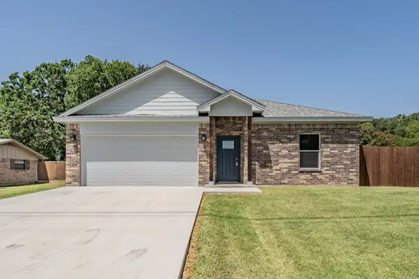 100 Round Hill Way, Runaway Bay, TX 76426