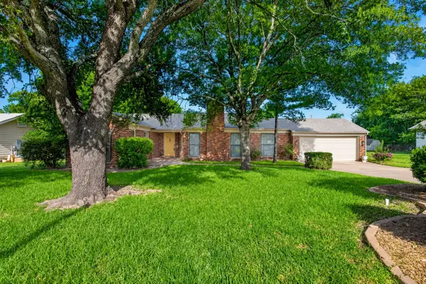 202 S Tower Street, Weatherford, TX 76086