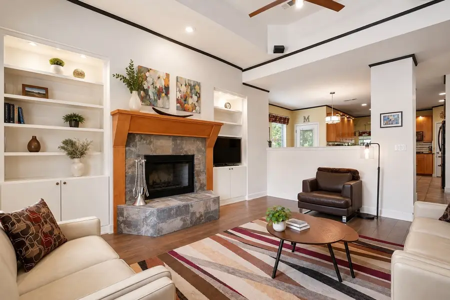 4166 Fair Oaks Drive, Grapevine, TX 76051 - #3