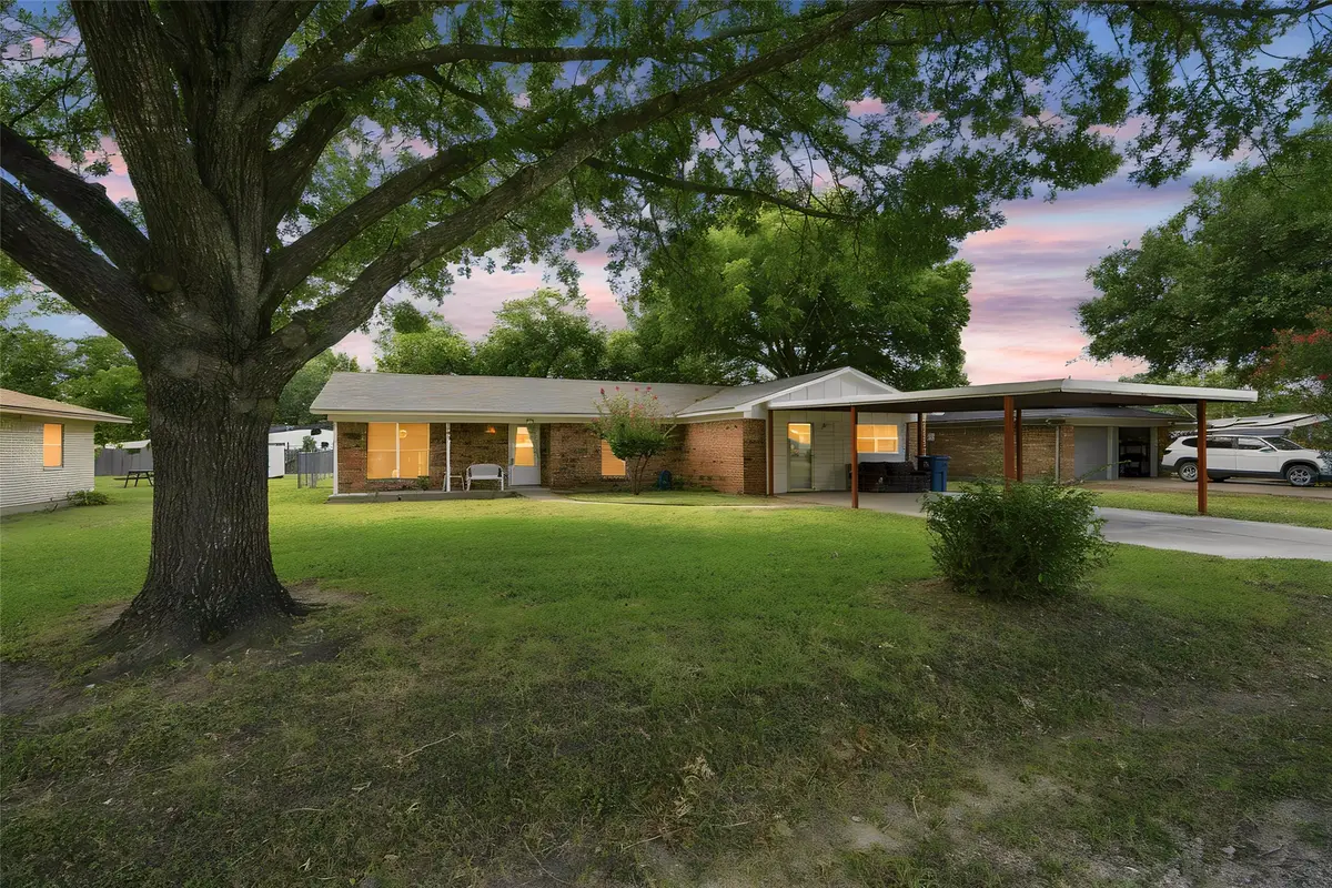 504 E Roosevelt Avenue, Whitney, TX 76692 - #1