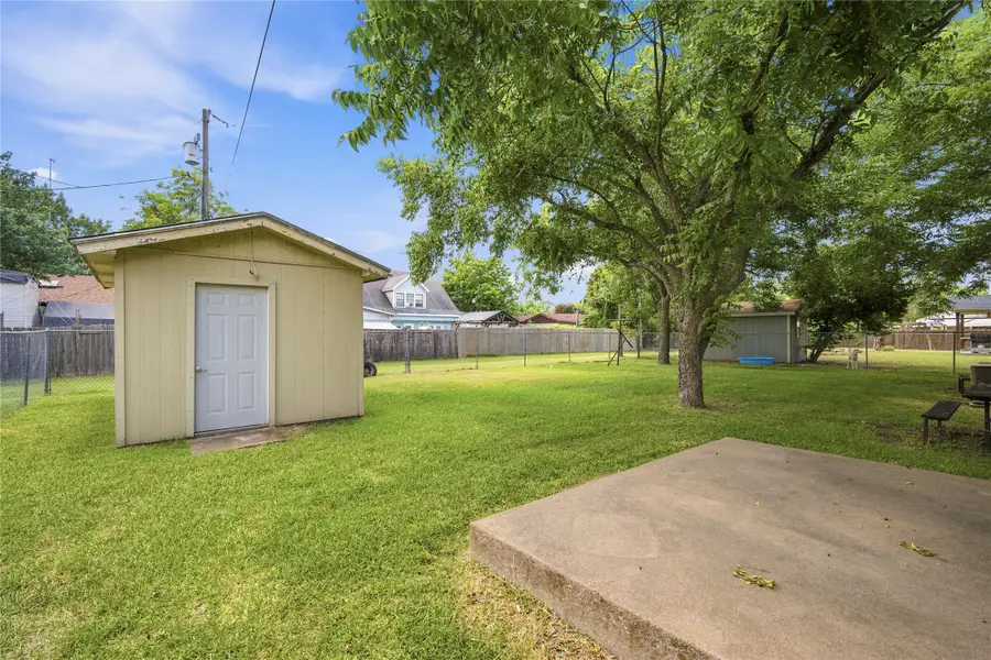 504 E Roosevelt Avenue, Whitney, TX 76692 - #3