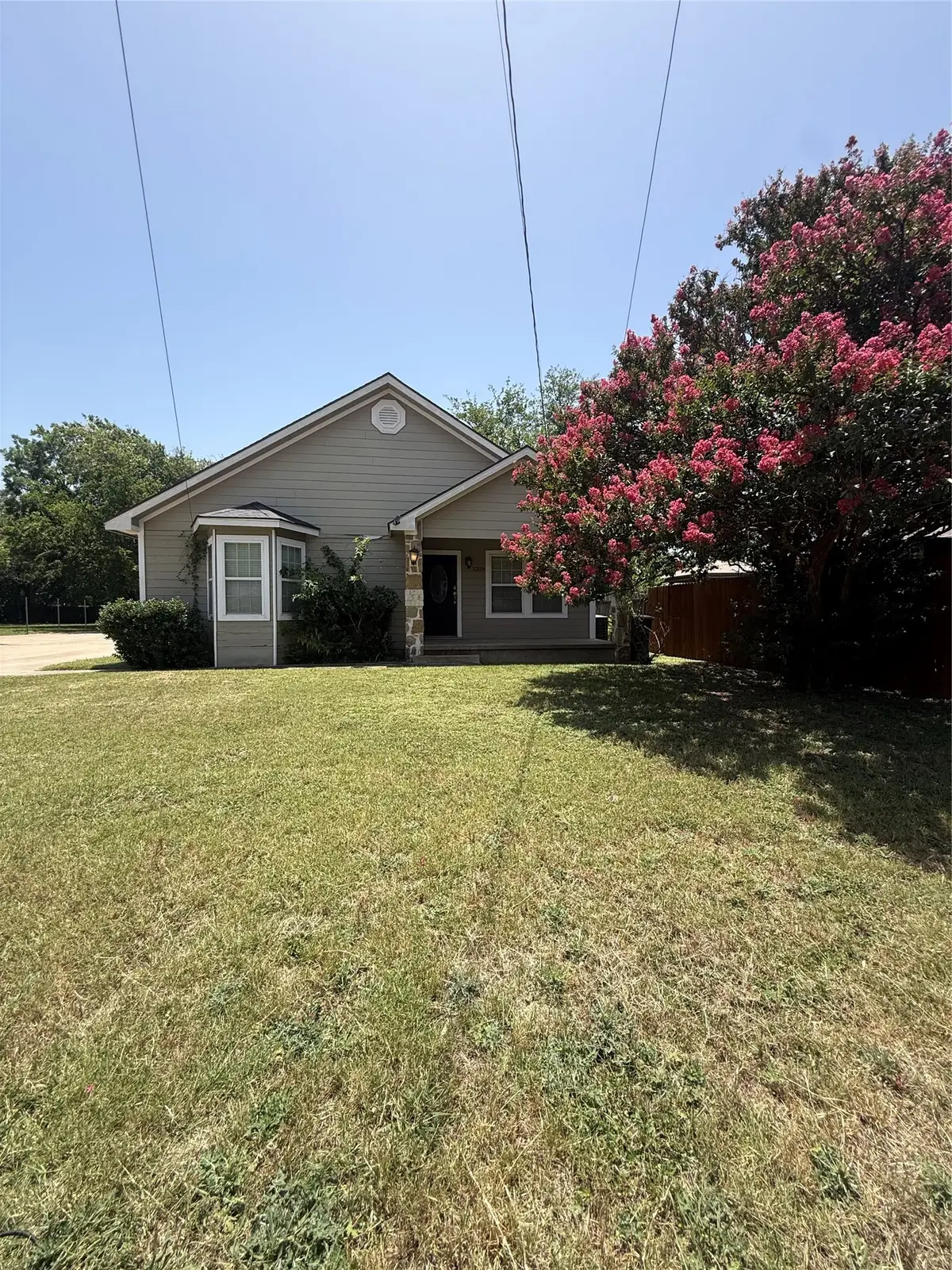 1209 W Lone Star Avenue, Cleburne, TX 76033 - #1