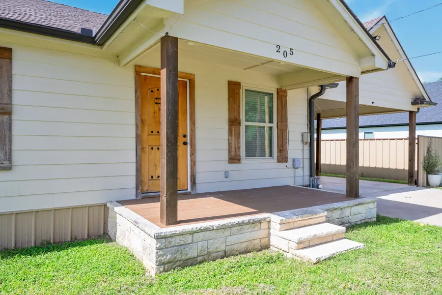 205 SW 11th Street, Mineral Wells, TX 76067 - #2