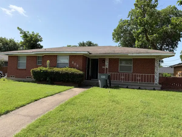 608 Donlee Road, Lancaster, TX 75134