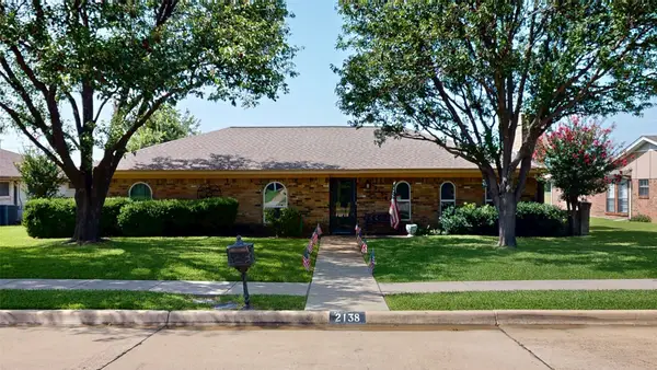 2138 Wellington Drive, Grand Prairie, TX 75051