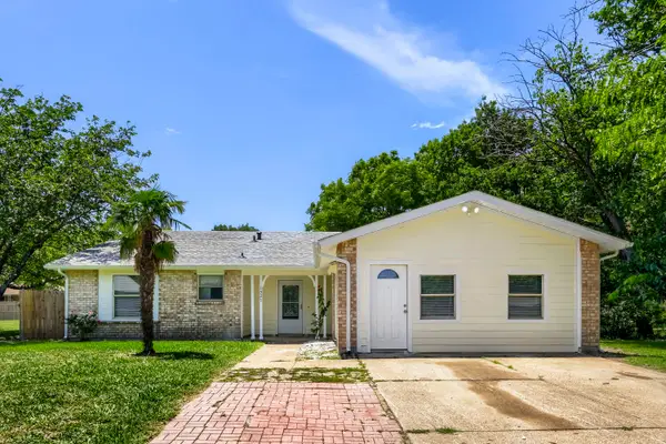 1521 Oakbrook Court, Lancaster, TX 75134