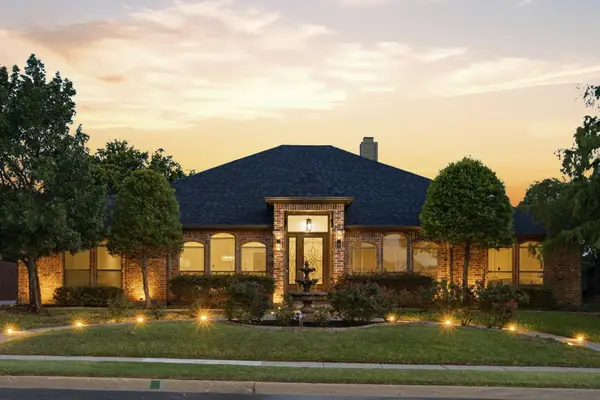 303 Quail Crest Drive, Bedford, TX 76021