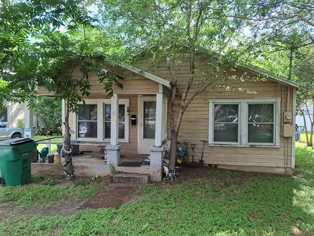 408 S Harrison Street, McGregor, TX 76657 - #1