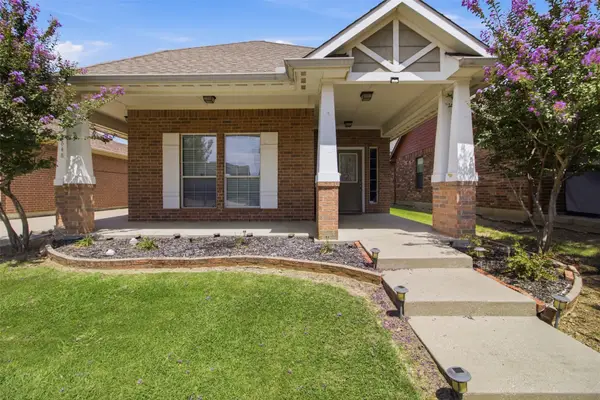 2648 Blackstone Drive, Grand Prairie, TX 75052