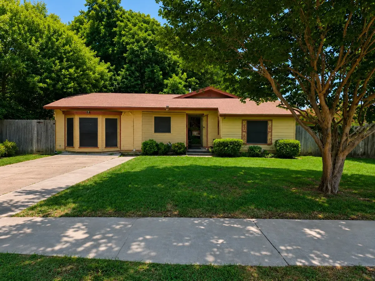 422 17th Street, Grand Prairie, TX 75051 - #1