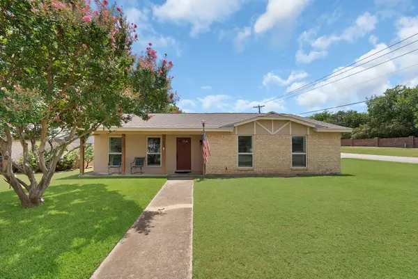 600 Mountain Laurel Lane, Bedford, TX 76021