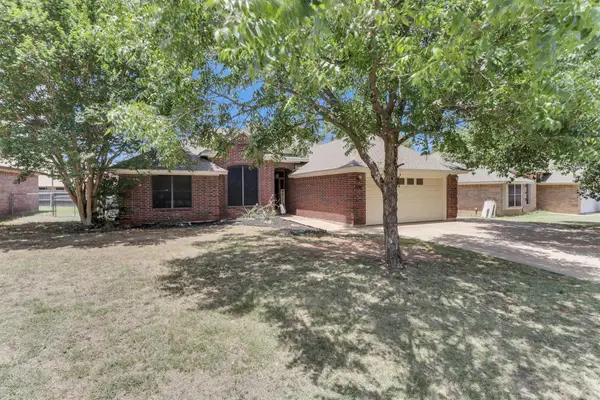 1506 Berry Patch Lane, Granbury, TX 76048