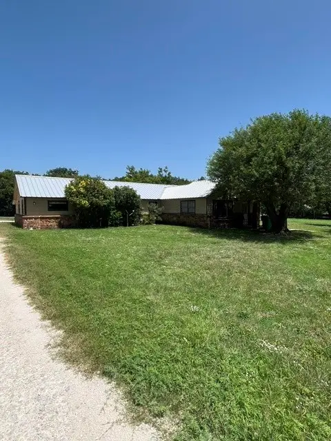 1308 N Mesquite Street N, Goldthwaite, TX 76844