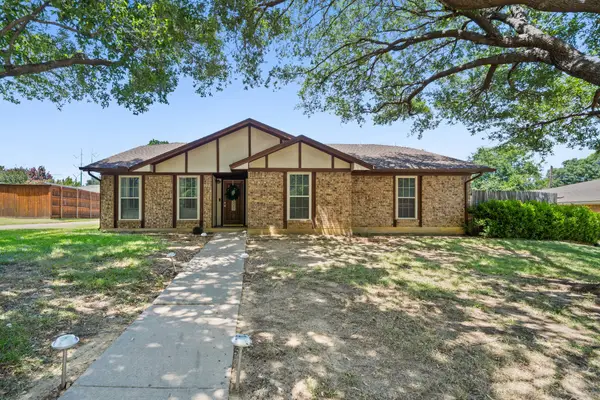2010 S Arbor Rose Drive, Grand Prairie, TX 75050