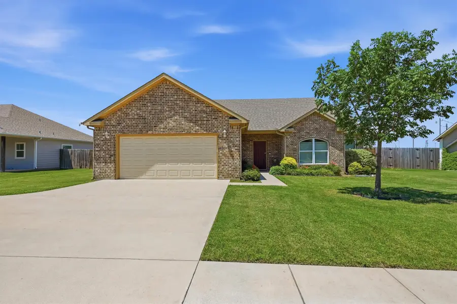 816 E Northside Drive, Pilot Point, TX 76258 - #2