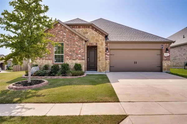 3332 Brady Starr Drive, Aubrey, TX 76227