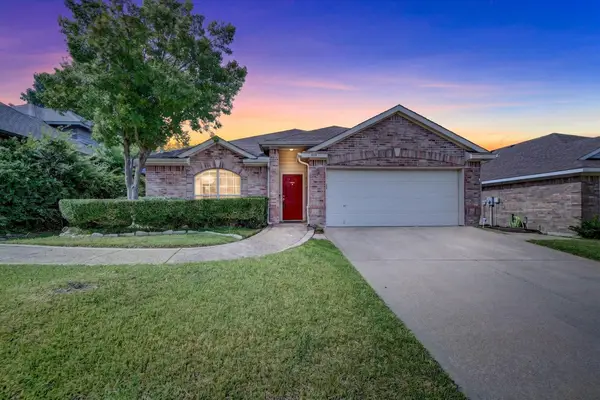 808 Silverbrook Drive, Saginaw, TX 76179