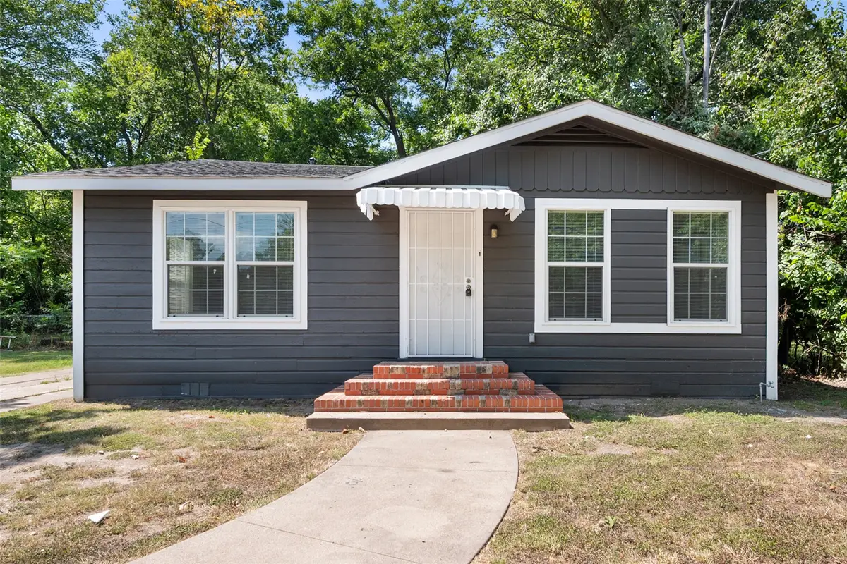 706 E 1st Avenue, Corsicana, TX 75110 - #1