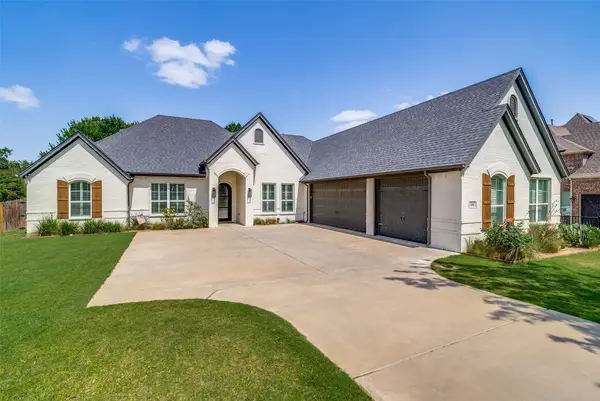 104 Falcon Crest Drive, Kennedale, TX 76060