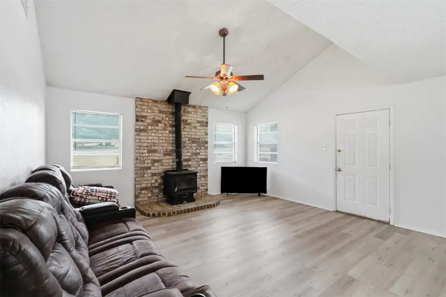 112 Spanish Trail, Weatherford, TX 76088 - #3