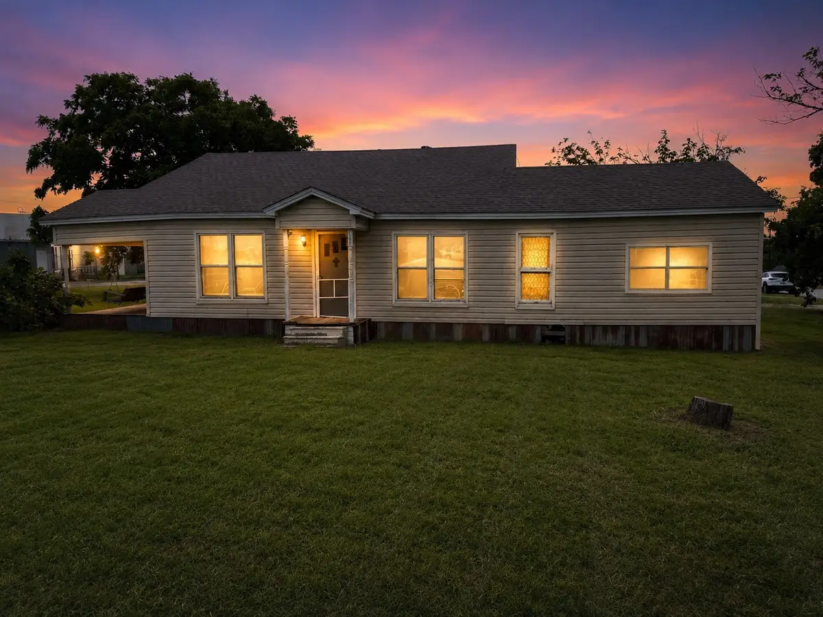120 S Kennedy Street, Penelope, TX 76676 - #1