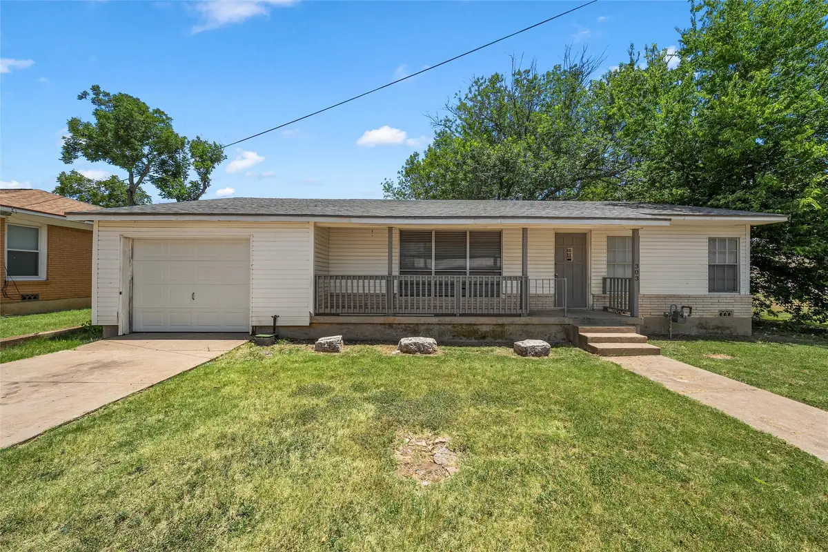 303 Avenue E, Moody, TX 76557 - #1
