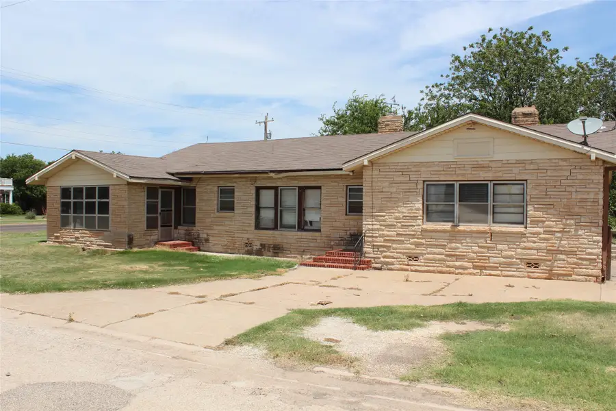 410 N Munday Avenue, Munday, TX 76371 - #2