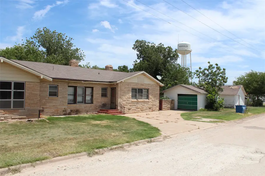 410 N Munday Avenue, Munday, TX 76371 - #3