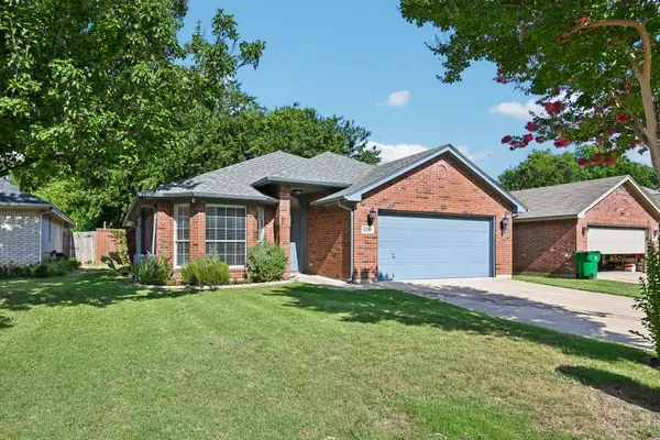 4220 Maryanne Place, Haltom City, TX 76137