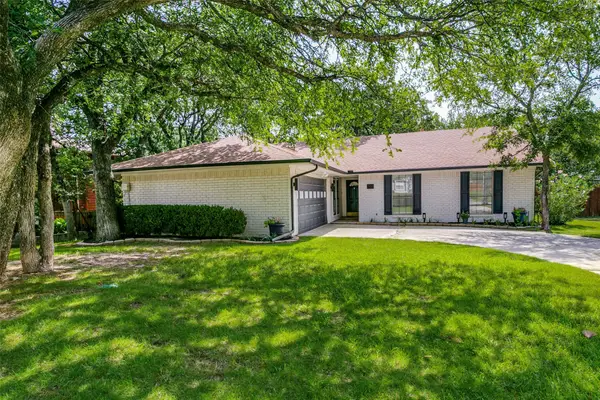 204 Tharp Drive, Highland Village, TX 75077