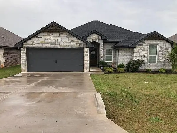 451 Silverton Drive, Granbury, TX 76049