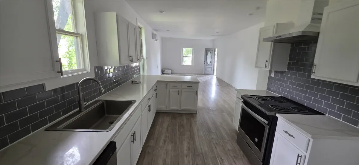 1336 E Maddox Avenue, Fort Worth, TX 76104 - #1