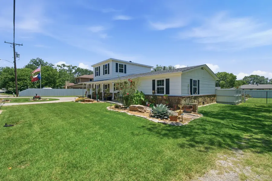 206 E North Street, Aubrey, TX 76227 - #3
