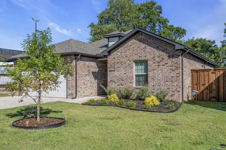 121 W Morton Street, Denison, TX 75021 - #3