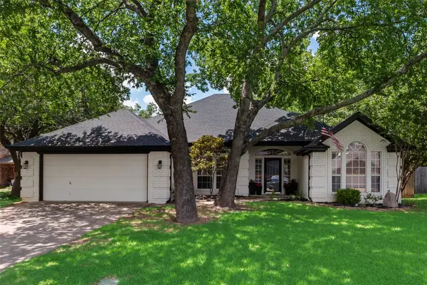 2921 Oak Ridge Drive, Hurst, TX 76054