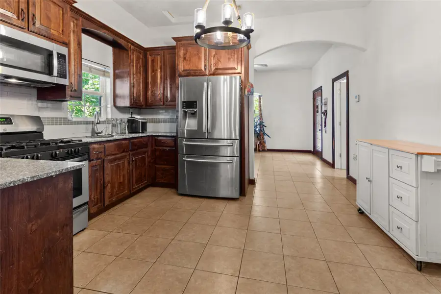105 E Linden Street, Ennis, TX 75119 - #3