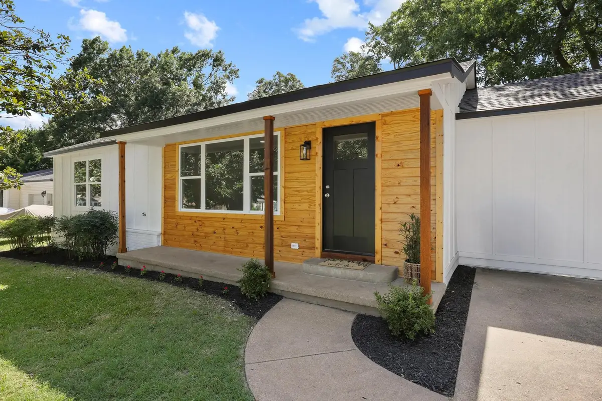 709 Lipscomb Street, Bonham, TX 75418 - #1