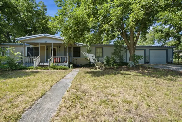 816 W Ayers Avenue, De Leon, TX 76444