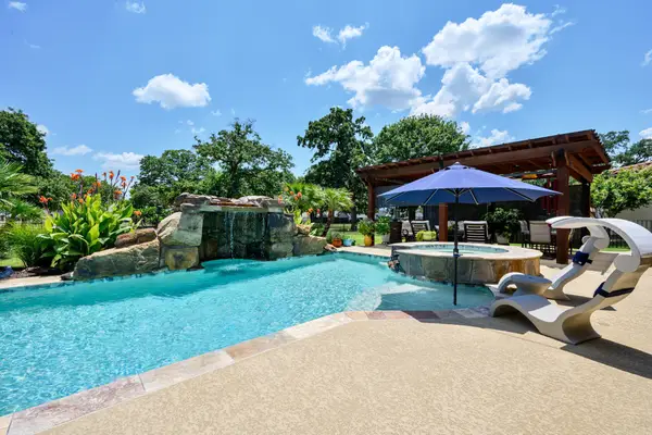 1104 Catalina Bay Boulevard, Granbury, TX 76048