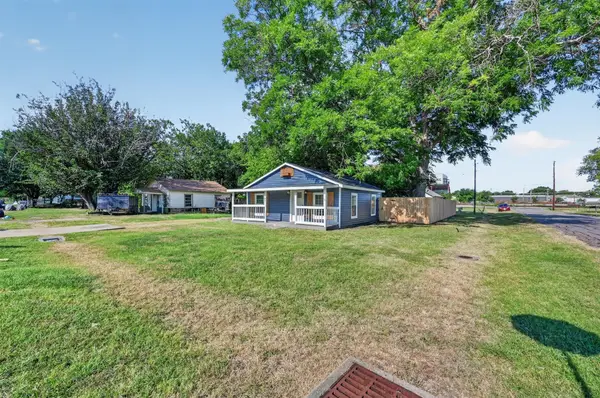 141 N Dobson Street, Burleson, TX 76028