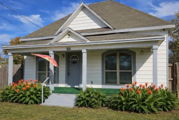 101 S Walnut Avenue, Petrolia, TX 76377