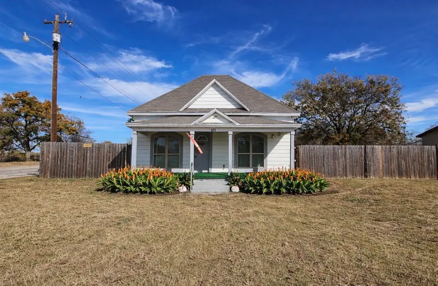 101 S Walnut Avenue, Petrolia, TX 76377 - #2