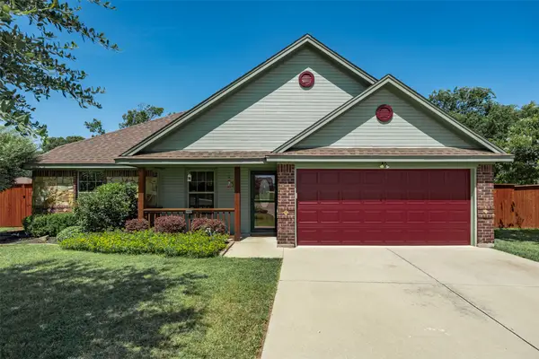 1221 Eagle Lake Drive, Azle, TX 76020