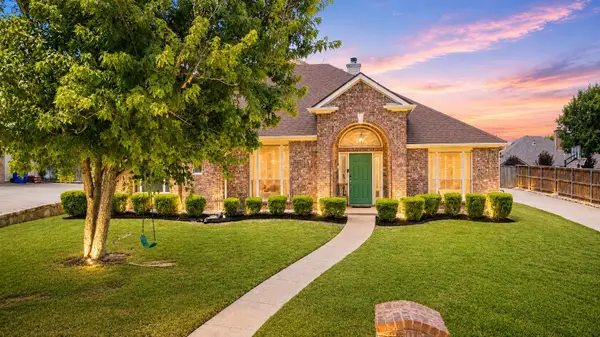 3019 Saint Amanda Drive, Mansfield, TX 76063