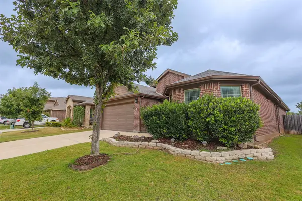 624 River Rock Drive, Azle, TX 76020
