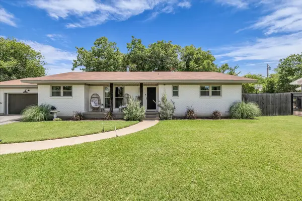 801 Gaywood Drive, Woodway, TX 76712