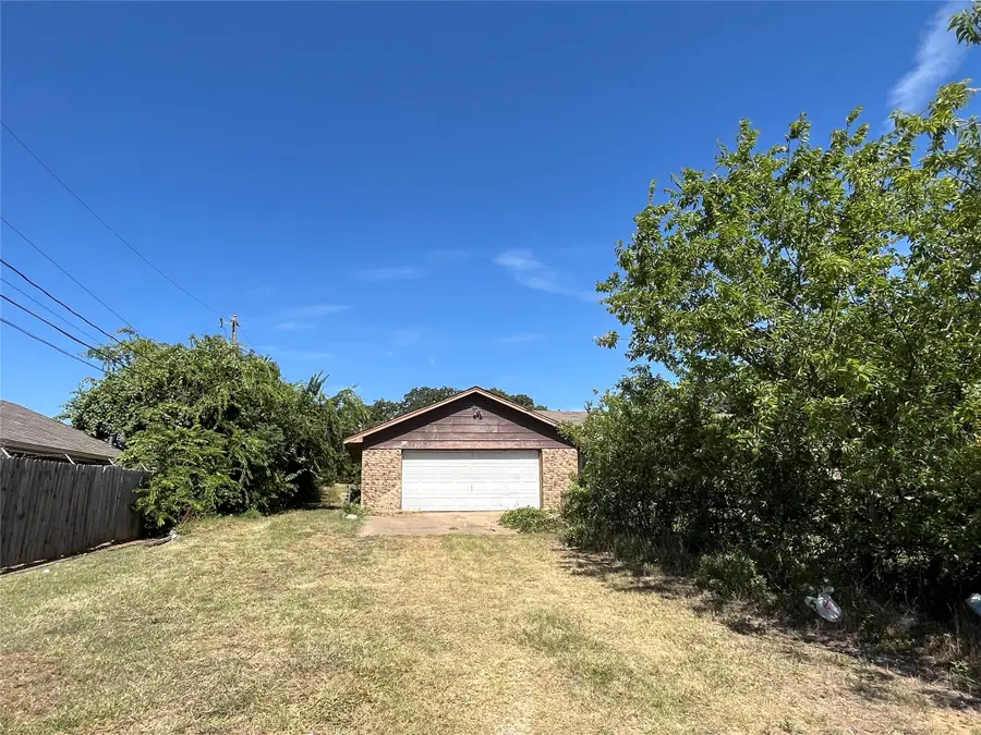 5324 Parker Henderson Road, Fort Worth, TX 76119 - #3