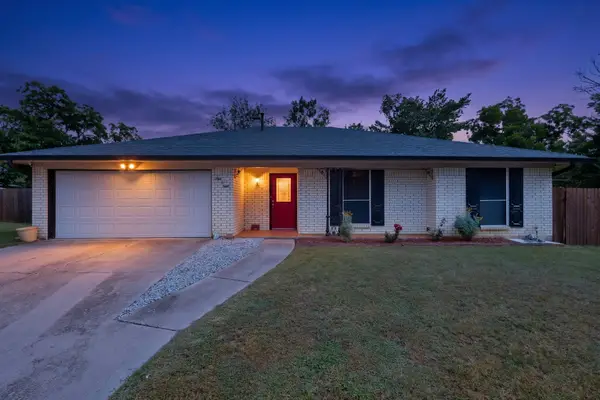 908 Hillside Court, Bedford, TX 76022